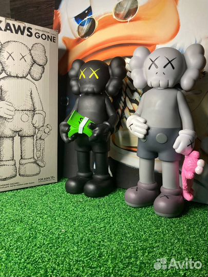 Фигурка kaws