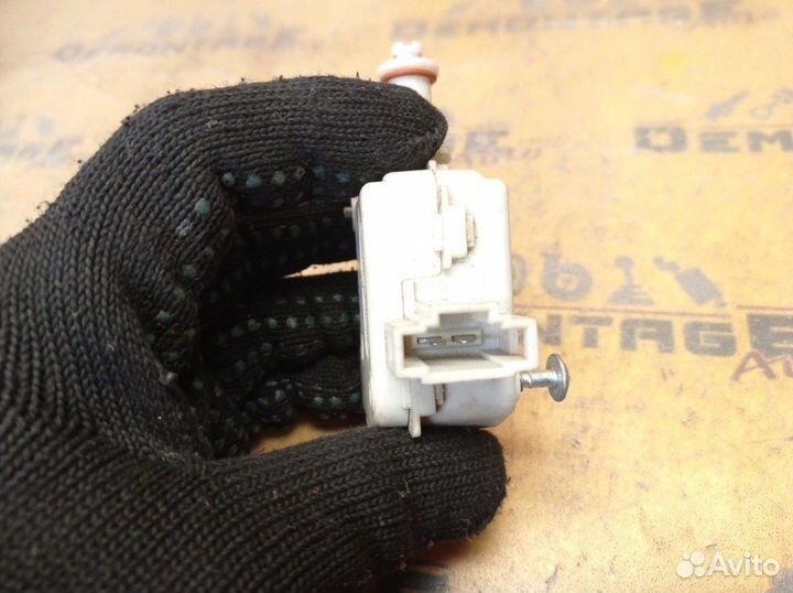 Активатор лючка топливного бака Passat B5 A6 C6 Q7