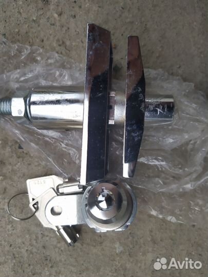 Кофейный автомат. Замок дверной в комплекте