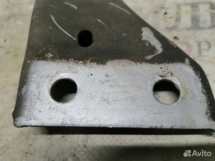 Кронштейн кпп VW Touran 2010