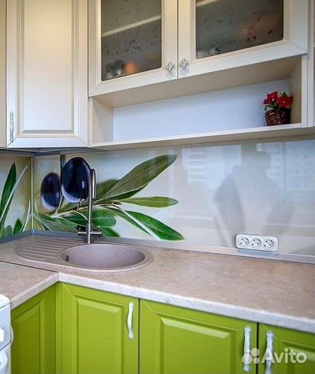 Кухонный гарнитур с фасадами из эмали