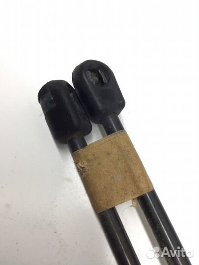 Амортизатор крышки багажника Mitsubishi Colt