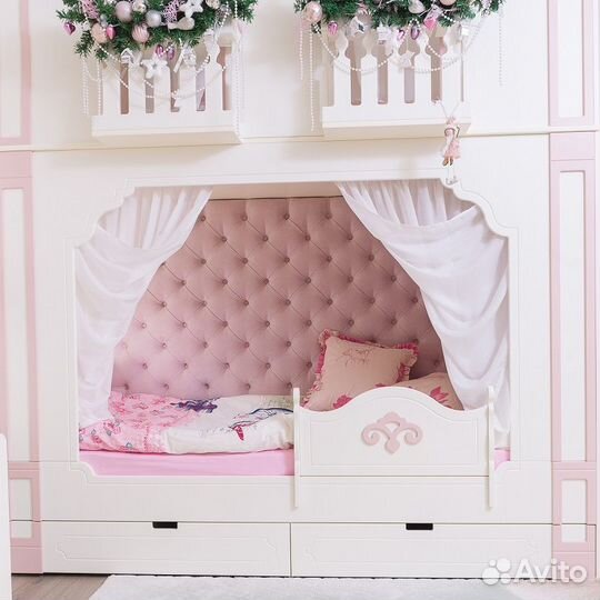 Кроватка-замок для девочек