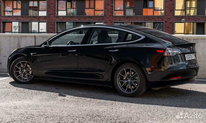 Аренда Tesla Model 3 от одной минуты в Москве