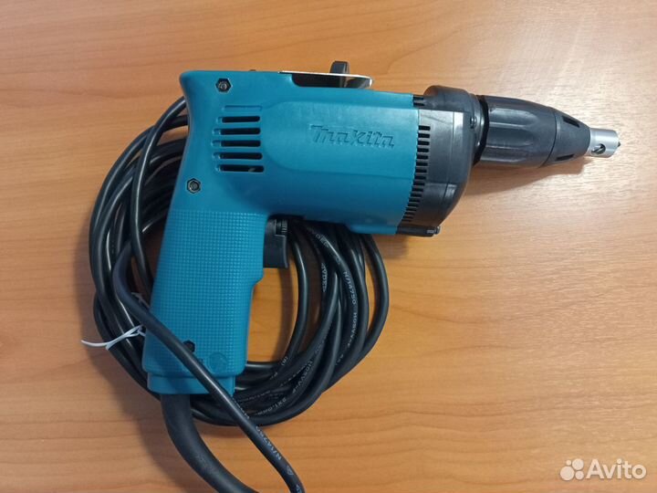 Сетевой шуруповерт Makita 6822