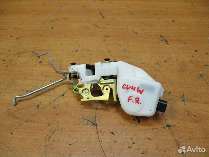 Замок двери передней правой Mitsubishi Outlander