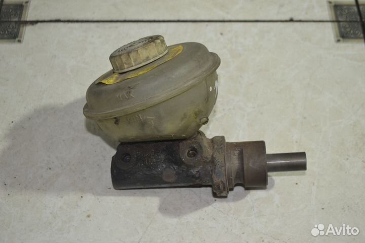 Главный тормозной цилиндр Audi 80