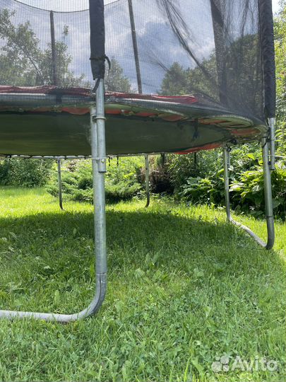 Батут с защитной сеткой