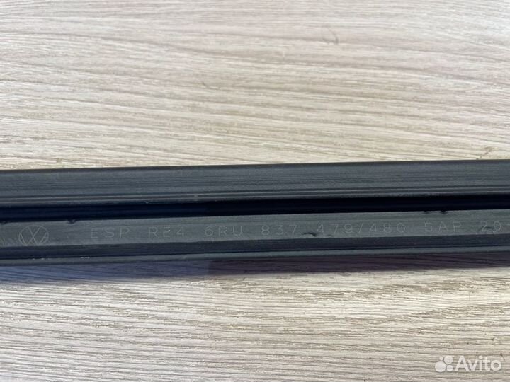 Уплотнитель стекла двери внутренний передний левый