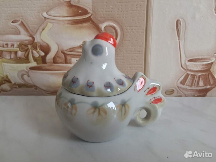 Фарфоровая статуэтка солонка Курочка Полонне СССР