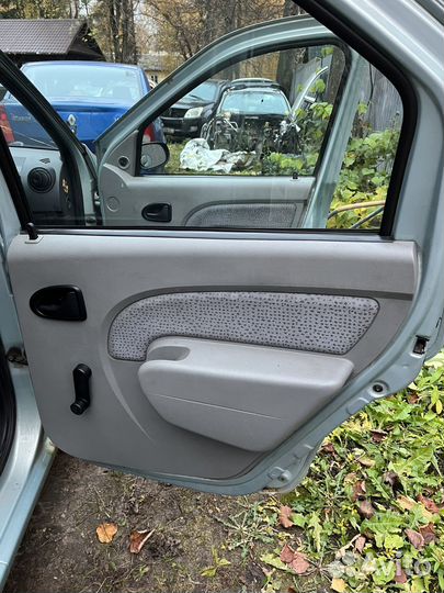 Обшивки дверей для Рено Логан1