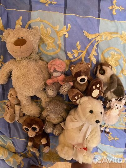 Мягкие игрушки - в основном медведи