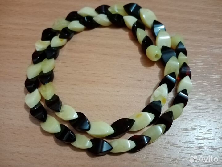 Янтарные бусы