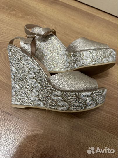 Босоножки женские