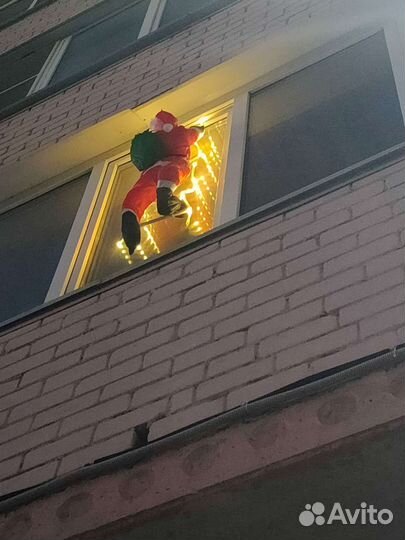 Дед мороз на лестнице