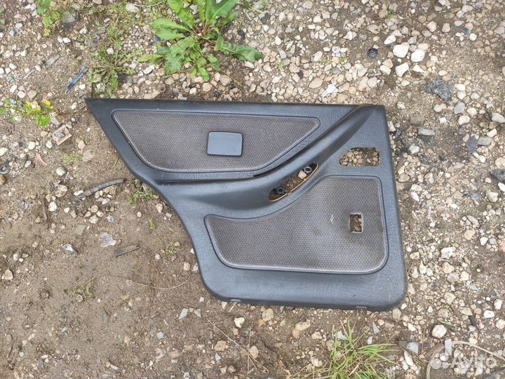 Обшивка двери задняя левая Seat Toledo лифтбек 2.0