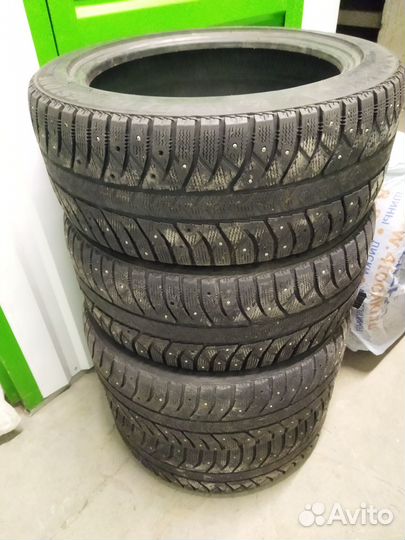 Bridgestone Ice Cruiser 7000 235/45 R17 94T