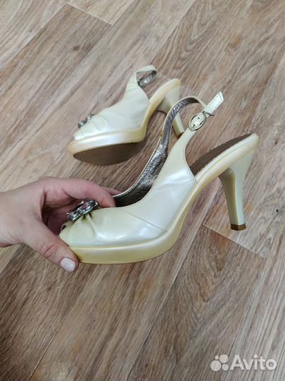 Босоножки женские 35 размер