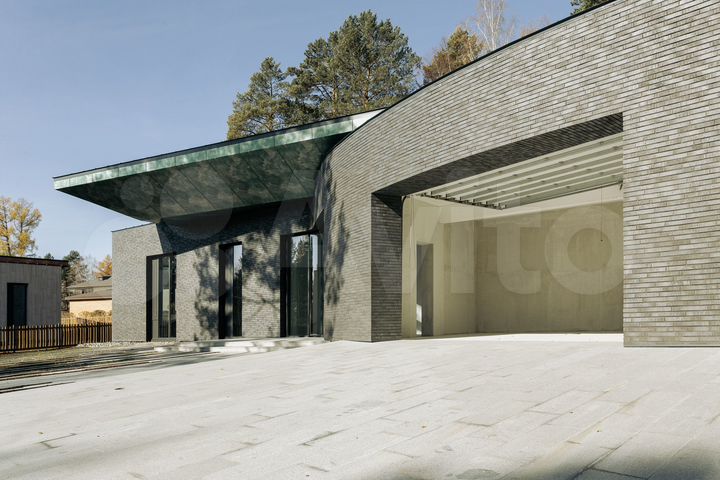 Дом 264 м² на участке 16,3 сот.