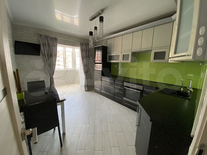 2-к. квартира, 80 м², 13/16 эт.