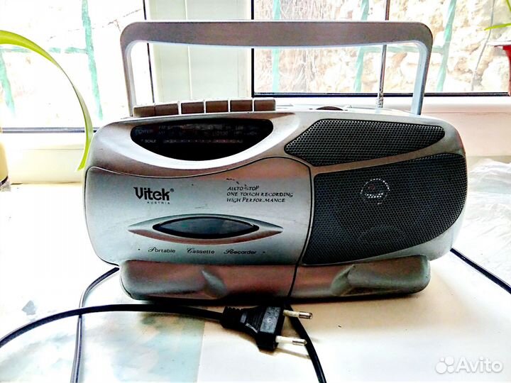 Радио,антенна и кассетный проигрыватель vitek