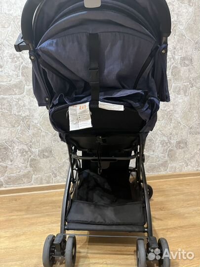 Прогулочная коляска очень лёгкая