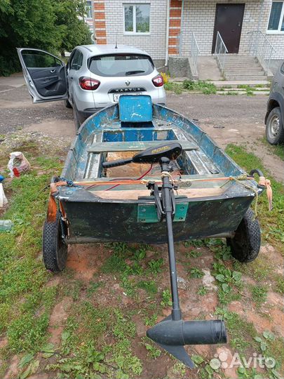 Лодка с мотором