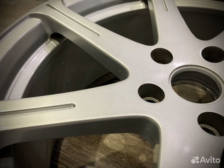 Японские диповые Bridgestone Avangrade R18