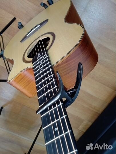 Новый универсальный каподастр Ernie Ball 9600 Axis