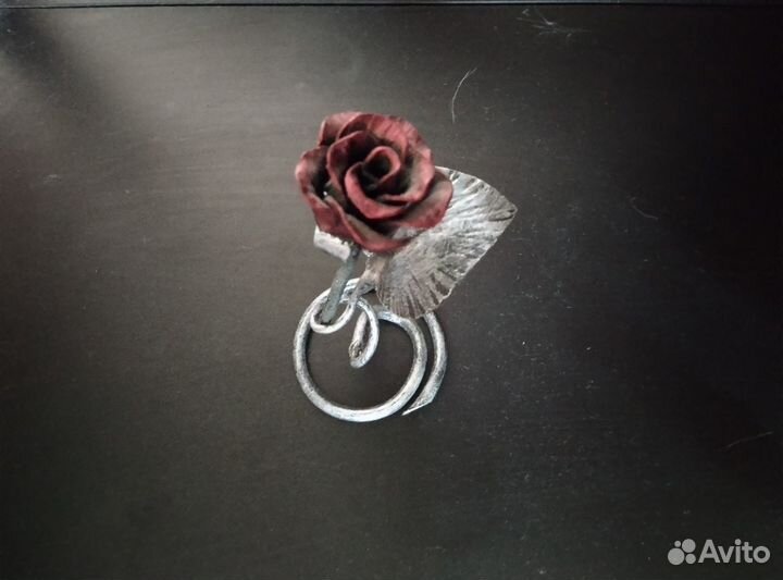 Металлическая роза