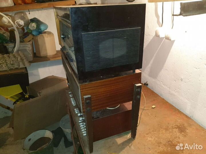 Продаются радиола, колонка столик, усилитель