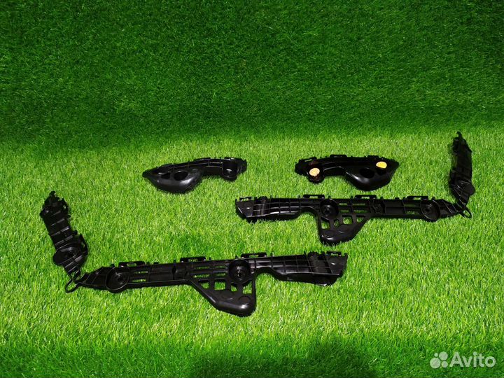 Крепление бампера Toyota Camry