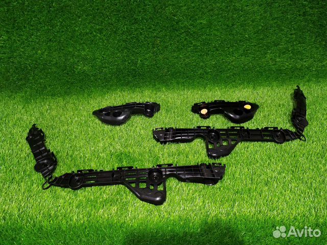 Крепление бампера Toyota Camry