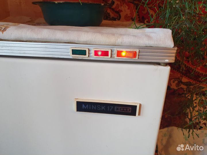 Отдам морозильник