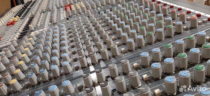 Микшерный пульт Allen Heath 32 канала