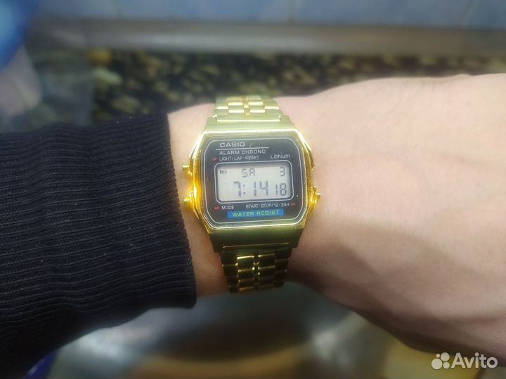 Часы casio. Золотистые