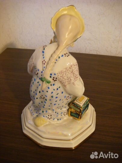 Фарфоровая статуэтка СССР Малахитовая шкатулка