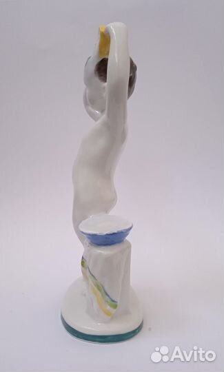 Фарфоровая статуэтка 