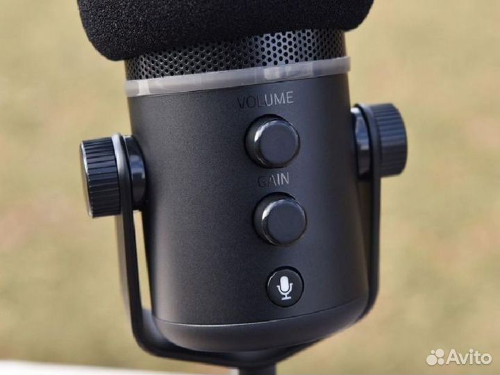 Динамический микрофон Razer Seiren Elite