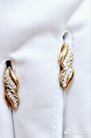 Золотые серьги с камнем