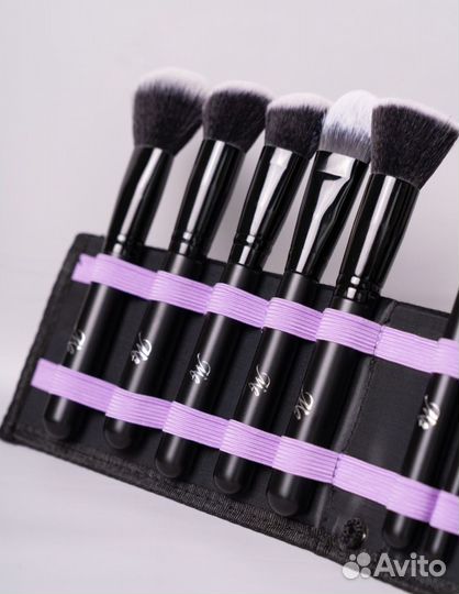 Набор кистей в чехле-подставке