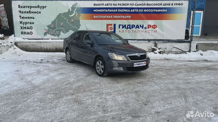 Стекло двери задней правой (форточка) Skoda Octavi