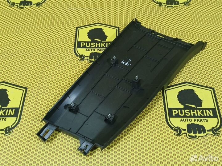 Обшивка стойки центральной нижняя левая Volkswagen