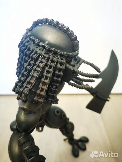 Хищник статуэтка