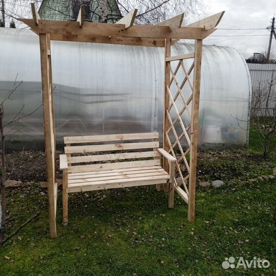 Пергола деревянная с лавочкой