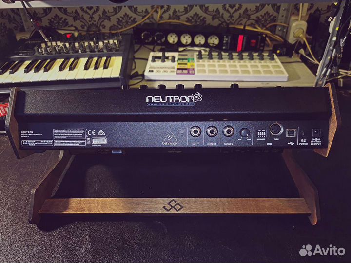 Стойка полка stand Behringer Neutron / K-2 / Pro 1