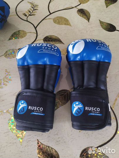 Шлем, перчатки пояса для рукопашного боя