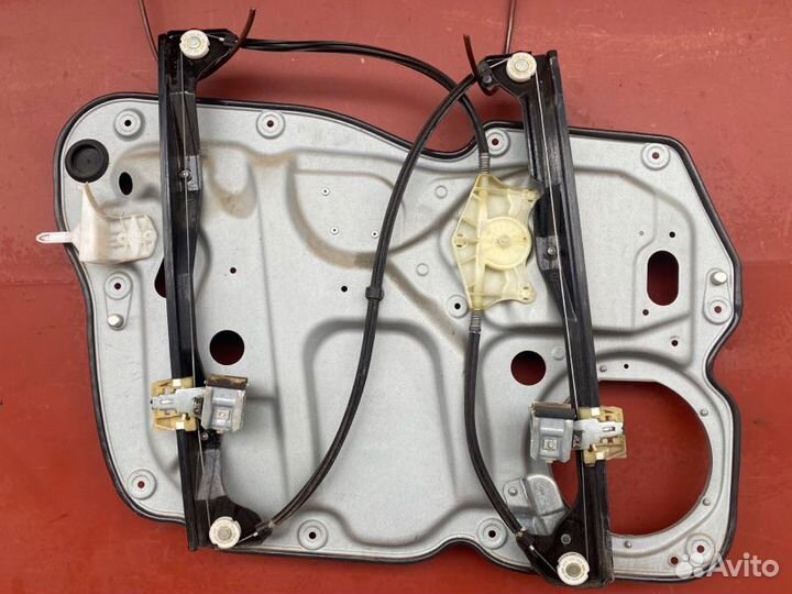 Стеклоподъемник передний правый Vw Touran BSX 2008