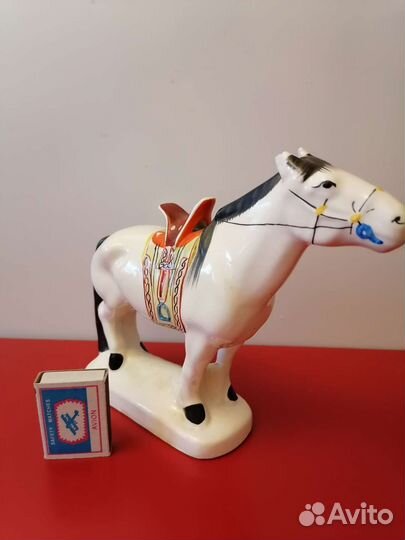 Фарфоровая статуэтка 