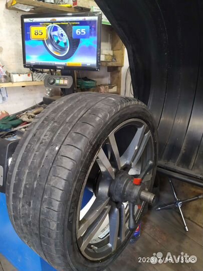 Yokohama Advan Sport V102 295/35 R21